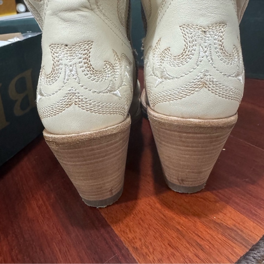 Samira Leather Cowgirl Boots - Chic
Western Style & Comfort - Picture 7 of 12